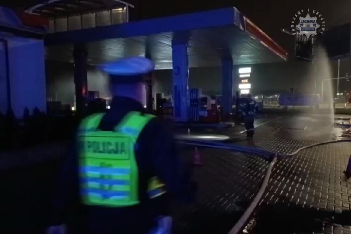 Groźne zdarzenie na stacji paliw w Mysłowicach. Roztargniona kobieta wyrwała przewód LPG z dystrybutora