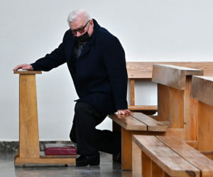 Nowe okulary Wałęsy