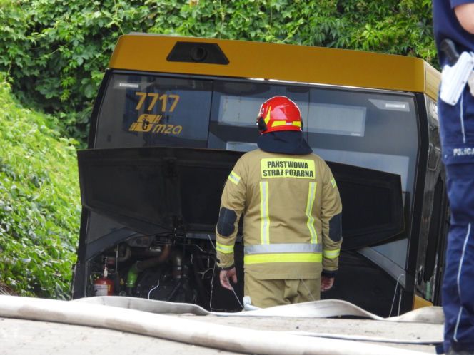 Autobus miejski wjechał w przejście podziemne przy Dworcu Zachodnim