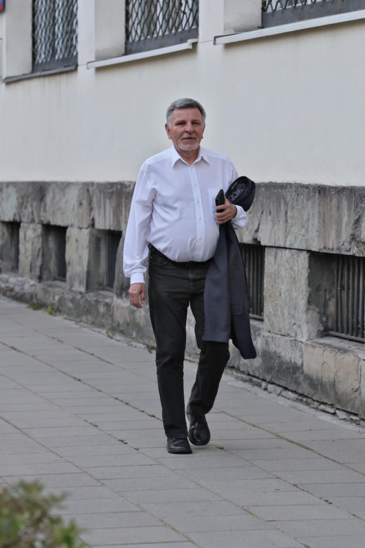 Zamiast na Nowogrodzkiej, Morawiecki i jego stronnicy spotkali się przy Konopnickiej. Były cukierki dla dziennikarzy