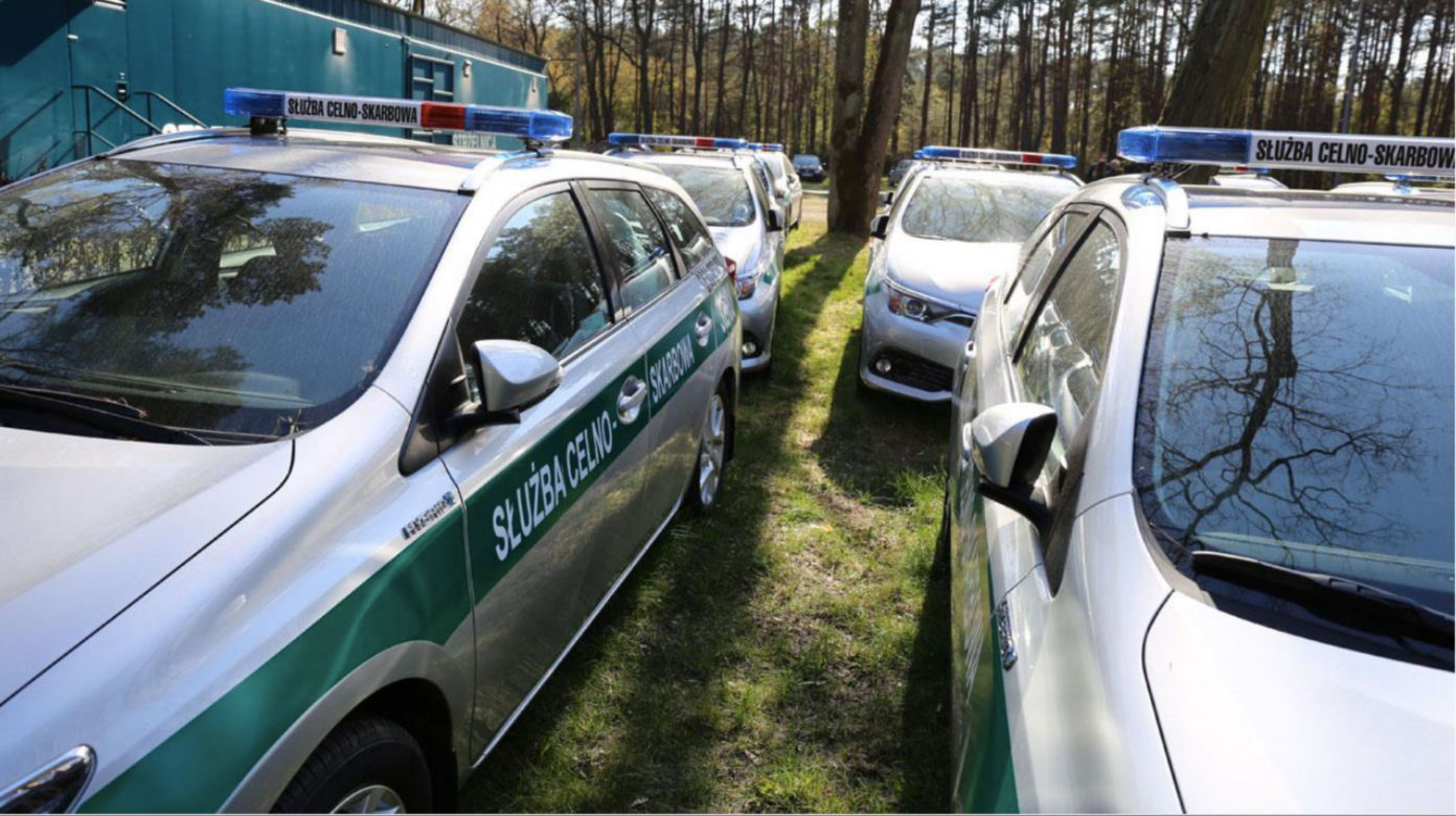 Krajowa Administracja Skarbowa ma nowe hybrydowe i elektryczne radiowozy