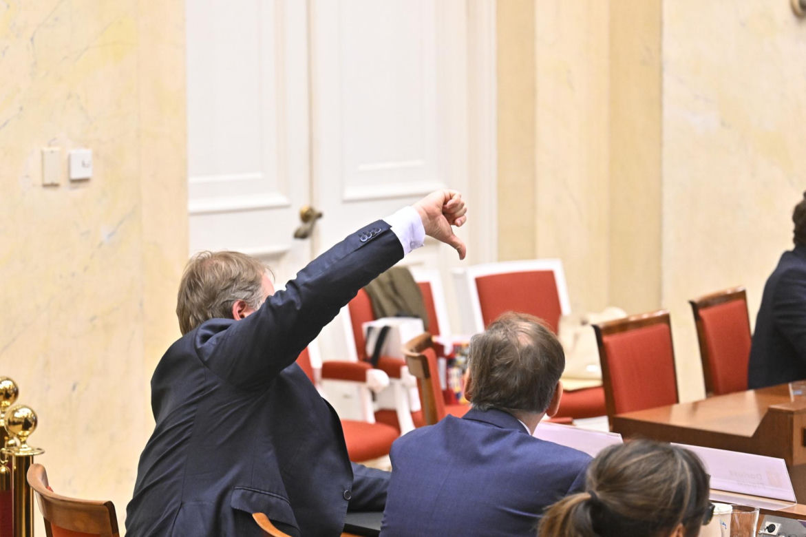 Trzaskowski z wotum zaufania za rządy w 2023 r. 