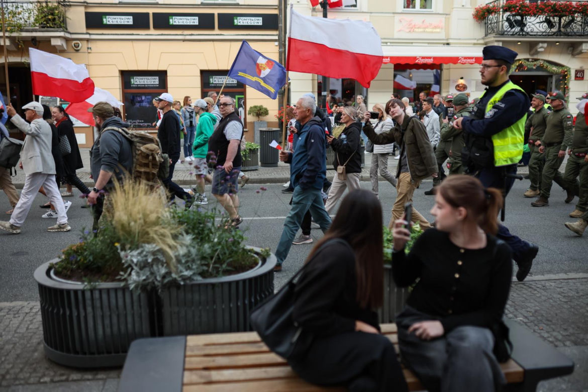 W Warszawie odbył się antyimigrancki marsz i kontrmanifestacja. Pojawiło się kilka tysięcy osób