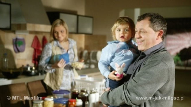 M jak miłość. Henio (Tadeusz Chudecki), Ania (Julia Paćko)