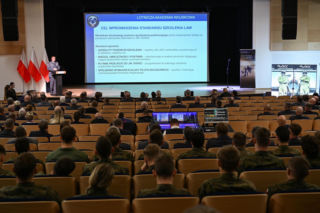 Zapowiada się rewolucja w Lotniczej Akademii Wojskowej. Wprowadzi ją dwóch wybitnych pilotów