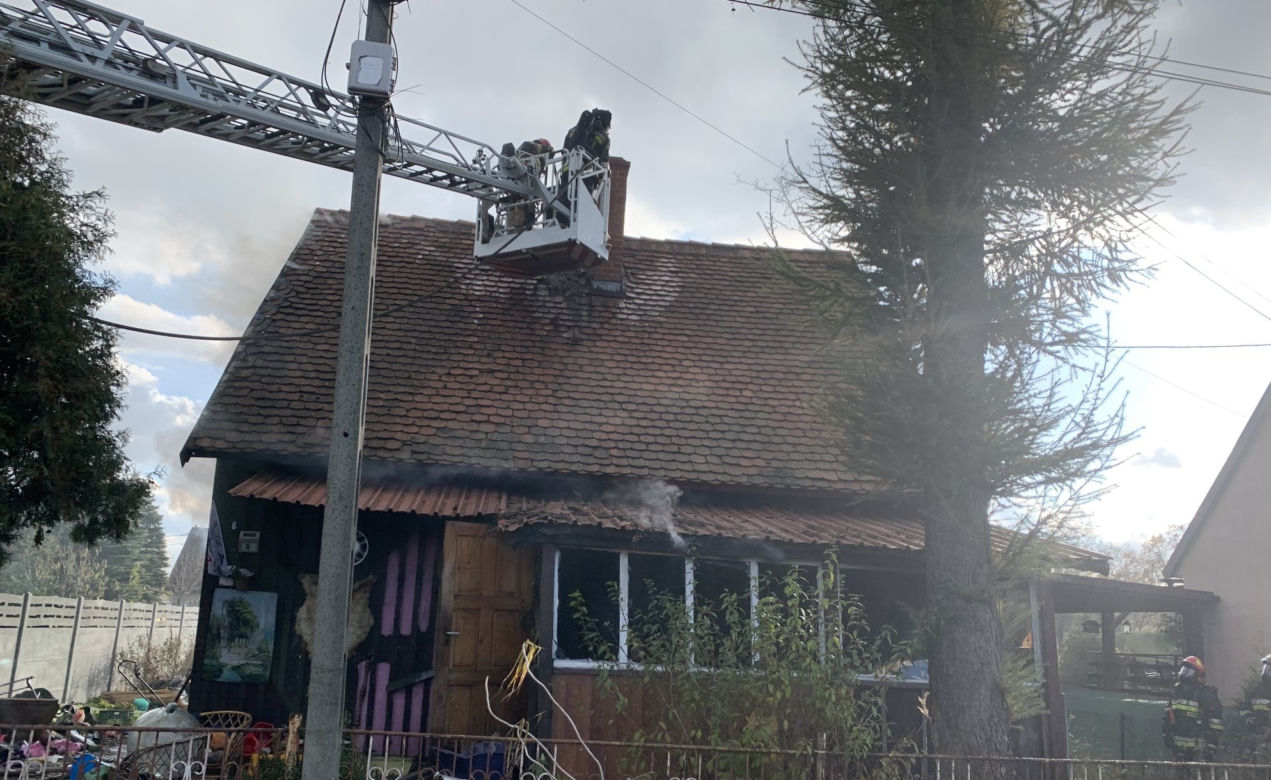 Pożar w Bytomiu. Dom jednorodzinny doszczętnie spłonął 