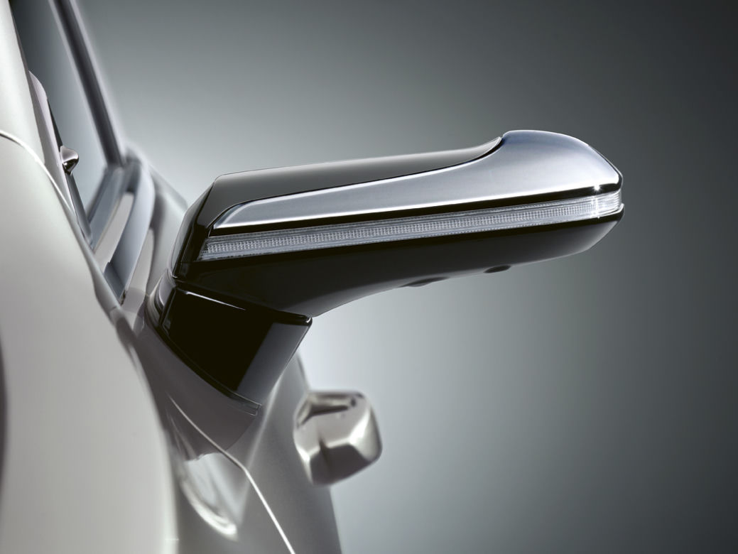 Cyfrowe lusterka w Lexusie ES 300h (2020)