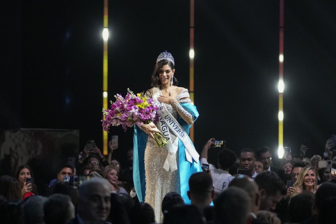 Miss Universe oskarżona o zdradę! "Nie może wrócić do kraju"