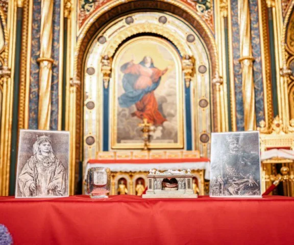 Poznań: historyczne relikwie Bolesława Chrobrego i Rychezy w katedrze