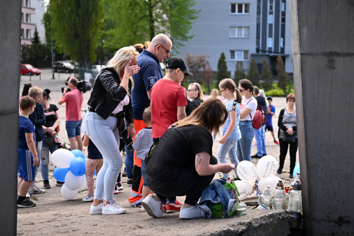 Uczcili pamięć zmarłego Kamila z Częstochowy. Zapalono znicze i wypuszczono balony 