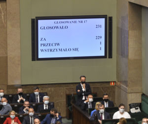 Reasumpcja głosowania w Sejmie Wojna o TVN trwa