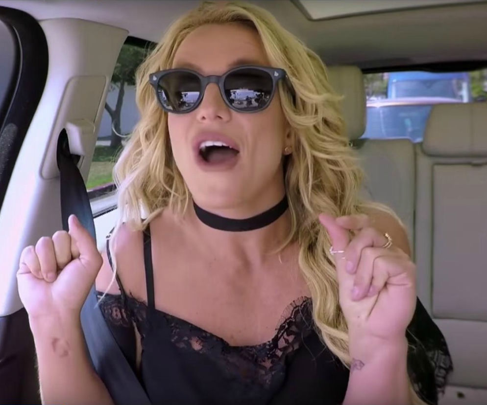 screen z filmu Britney Spears Carpool Karaoke: Coming Thursday