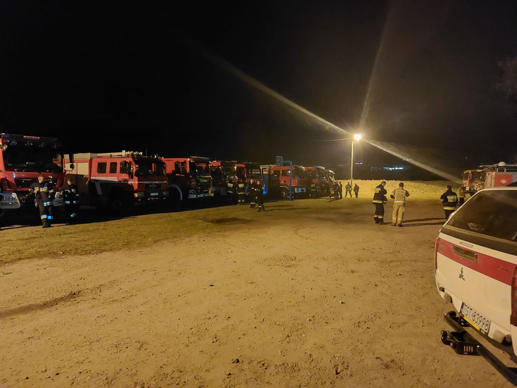 Spłonęły 34 hektary! 150 strażaków gasiło pożar traw w Brodach