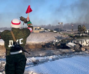 Wojna na Ukrainie. Coraz więcej rosyjskich wojsk przy granicy. Narracja o wycofaniu żołnierzy fałszywa