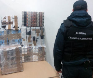 Przemytnicy wrócili do Bobrownik. KAS znalazła papierosy w ciężarówkach