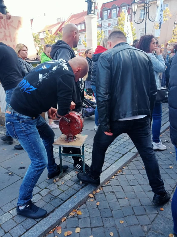 Demonstracja pod Sądem Rejonowym w Środzie Wielkopolskiej! "Elena wróć! 