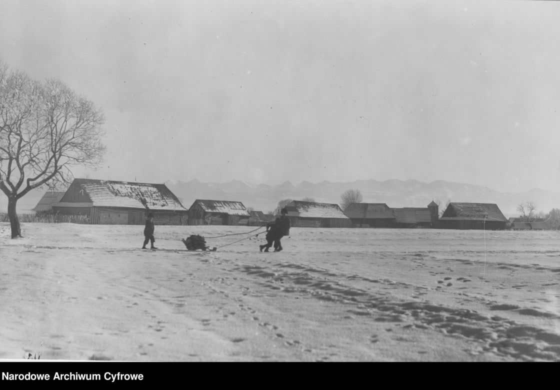 Dzieci na sankach w Lipnicach Wielkich (1932 r.)