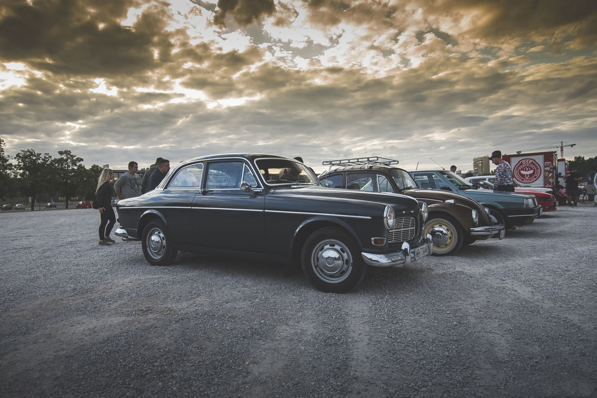 Spotkanie Youngtimer Warsaw pod PGE Narodowym
