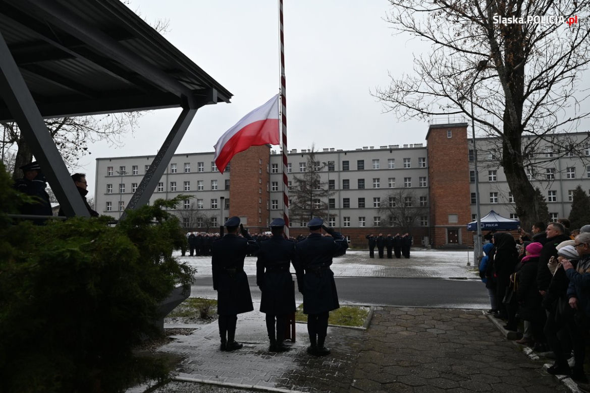 Śląskie: 156 nowych policjantów złożyło ślubowanie w Katowicach
