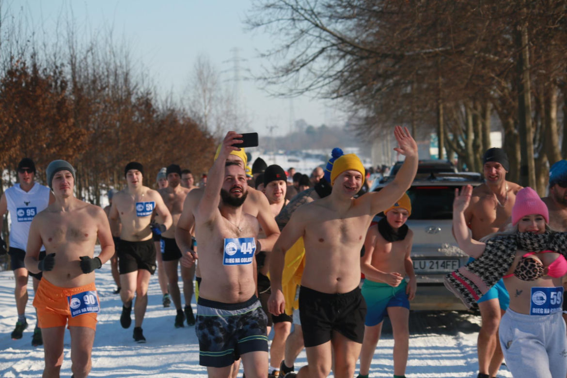 „Im mniej ubrań tym lepiej” Nad Zalewem Zembrzyckim w Lublinie odbył się „bieg na golasa”! 