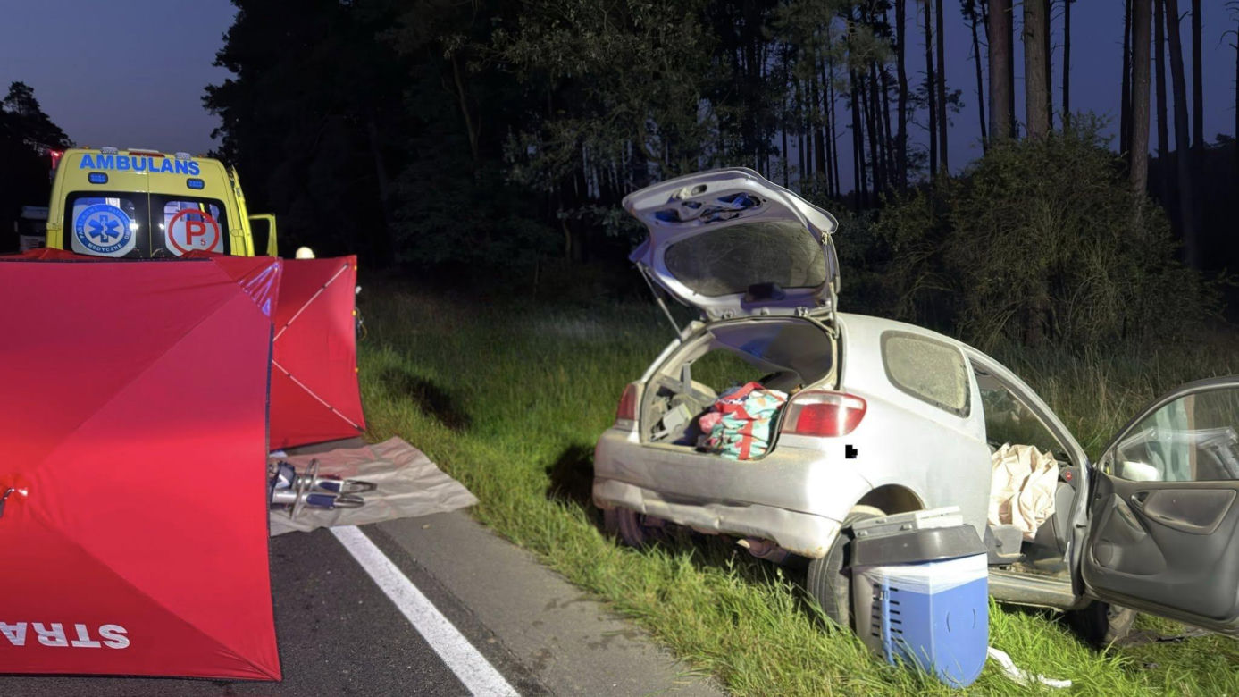 Toyota zmiażdżona przez ciężarówkę! 65-latka nie miała żadnych szans