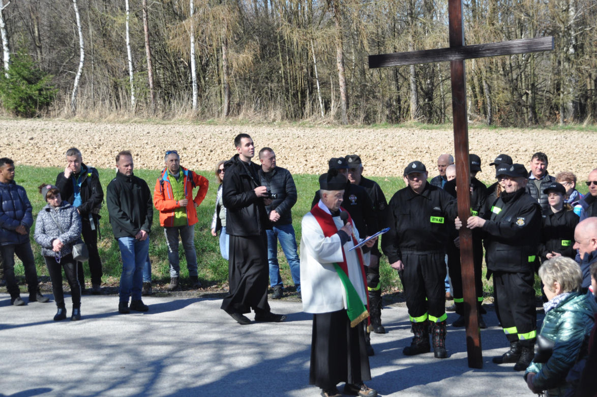 Droga Krzyżowa z Nowej Słupi na Święty Krzyż