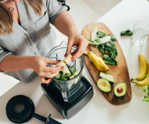 Dieta w Hashimoto: Czy musisz odstawić gluten i nabiał? Ekspertka wyjaśnia fakty i obala mity