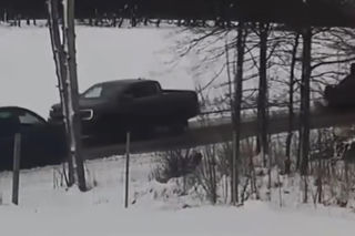 Holował auto...na dachu. Akcja pijanego kierowcy pod Lwówkiem Śląskim