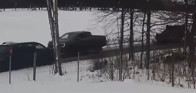 Holował auto...na dachu. Akcja pijanego kierowcy pod Lwówkiem Śląskim