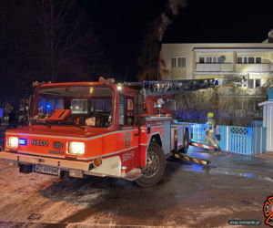 Kolejny tragiczny pożar. Wynieśli ją z mieszkania nieprzytomną. Nie żyje