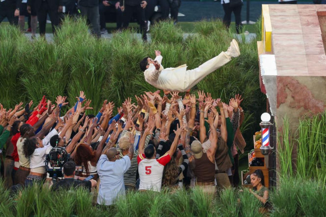 Halftime show na Super Bowl 2026: Bad Bunny, Lady Gaga, Pedro Pascal, Cardi B, John Bon Jovi i smaczki polityczne