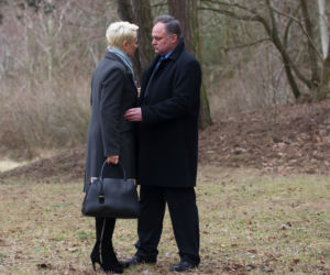 Na Wspólnej odcinek 2275, Ilona (Anna Samusionek), urzędnik (Marek Kasprzyk)