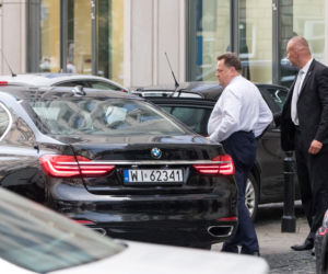 Minister od policji jeździ na czerwonym