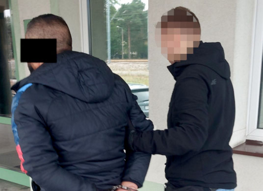 Wymusili haracz i grozili, że ją zabiją. Para sutenerów z Otwocka w rękach policji