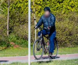 Nie wszyscy mieszkańcy noszą maseczki 