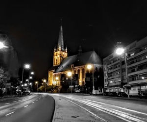 Ulica Wyszyńskiego nocą