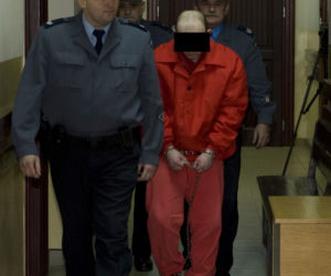 Kazałem się jej rozebrać i zrobiłem to z nią. Zadawałem ciosy nożem. Nie chciałem zabić