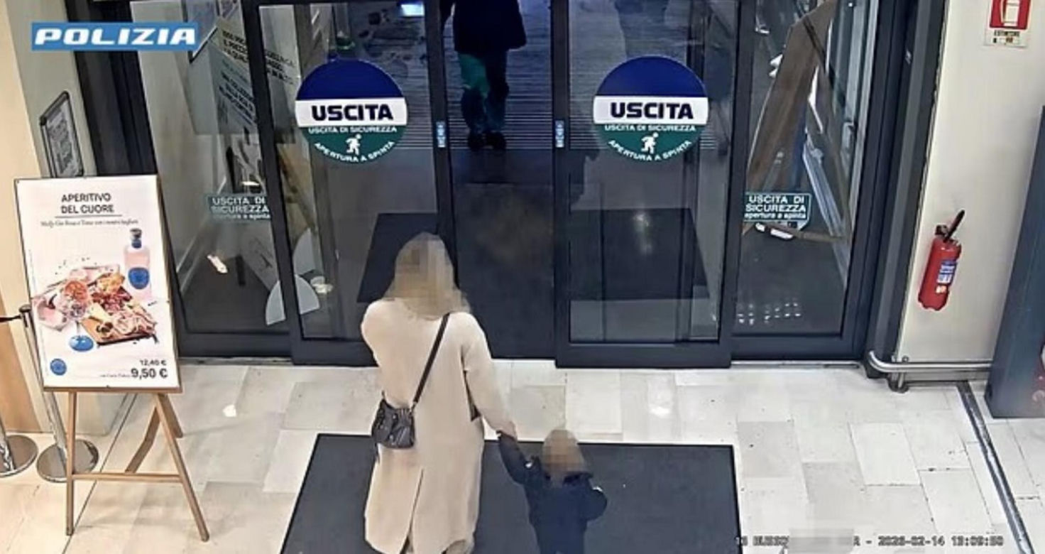 Wyrwali matce dziecko w supermarkecie! Próbowali porwać kilkulatkę