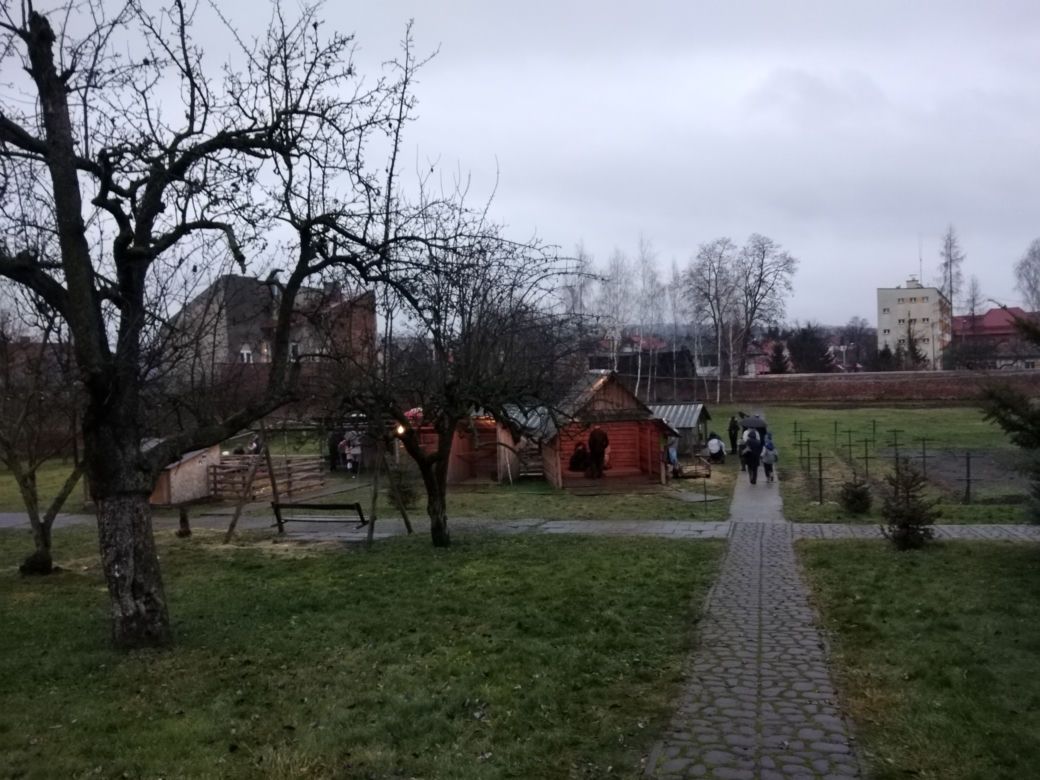 Ta szopka różni się od innych! Zobacz co przygotowali ojcowie Bernardyni