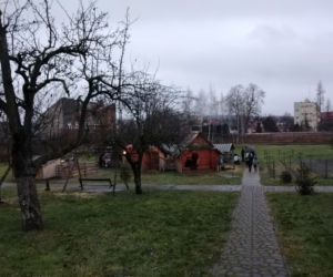 Ta szopka różni się od innych! Zobacz co przygotowali ojcowie Bernardyni