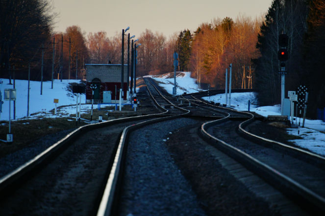 Pociąg uderzył w auto na Dolnym Śląsku. Akcja służb