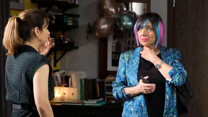 M jak miłość odc. 1900. Aneta (Ilona Janyst), Iwona (Hanna Śleszyńska), Borysek (Tymon Szkopek)