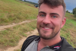 Rolnik influencer opowiedział o dramacie. Ktoś ukradł mu gnój z pola