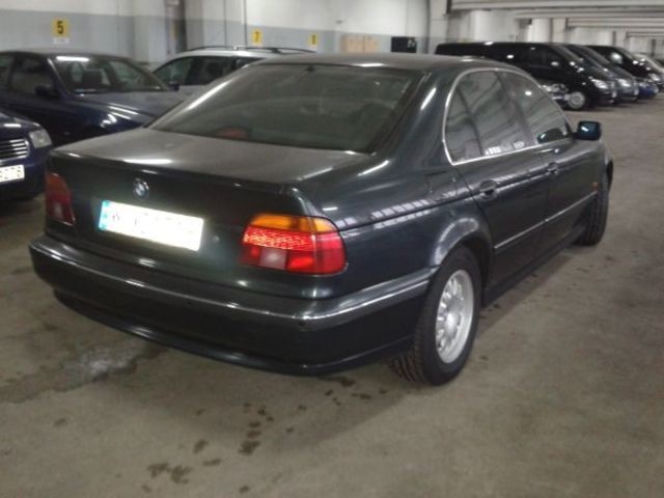 Rządowe samochody BMW serii 5 na sprzedaż