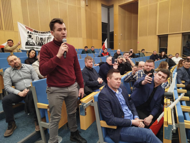 Protest rolników na spotkaniu z ministrem rolnictwa na Uniwersytecie w Siedlcach