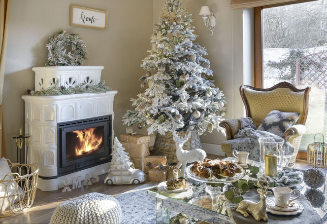 Świąteczne choinki w bieli