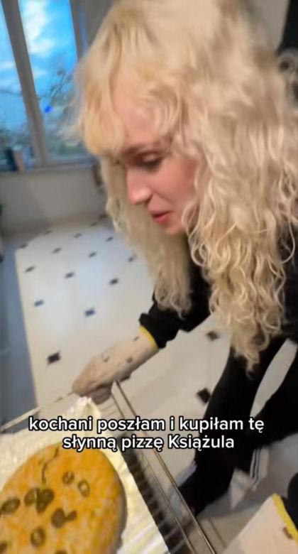 Helena Englert zjadła pizzę Książula