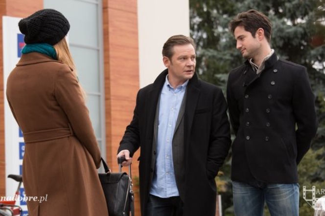 Na dobre i na złe odc. 553. Wiktoria Consalida (Katarzyna Dąbrowska), Tomasz Rzepecki (Ireneusz Czop), Adam Krajewski (Grzegorz Daukszewicz)