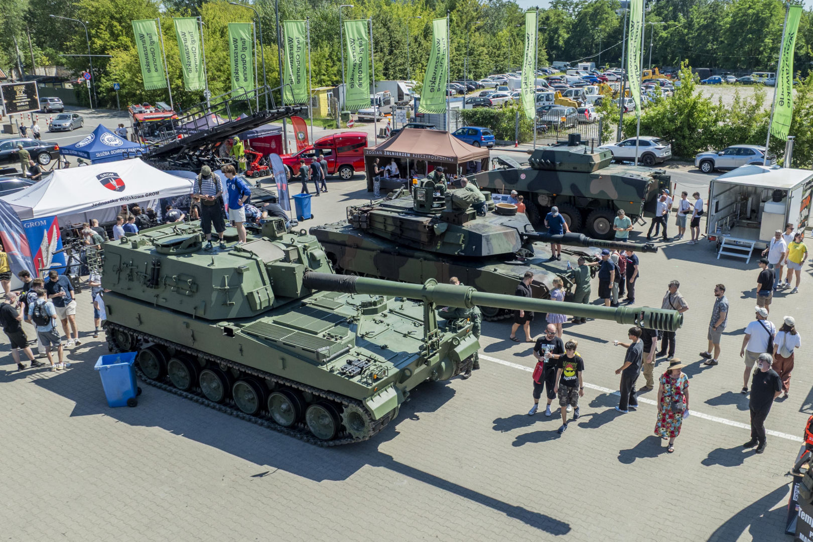 Warszawskie Targi Obronne. Ponad 100 wystawców, broń, sprzęt wojskowy i wyposażenie służb mundurowych w jednym miejscu!