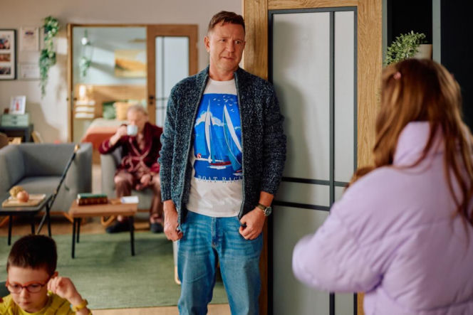 Na Wspólnej, odcinek 4192: Kasia tak przekonująco gra ofiarę, że prowokuje gwałtowną reakcję Darka